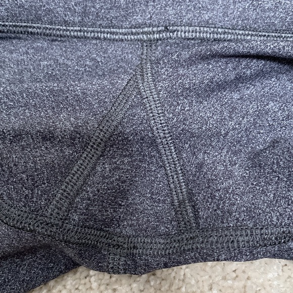 Lululemon Pace Rival Crop Legging with Pockets
Heathered Black / Slate Size 6 - Picture 12 of 14